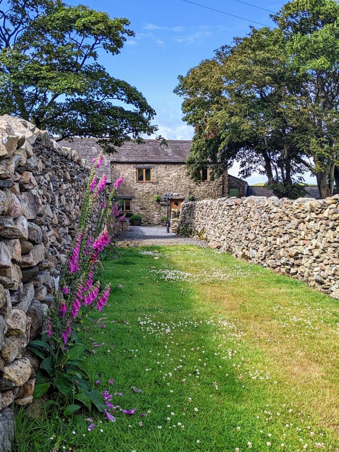 The Wayside And Whisky Barn Hotel Whitbeck Exterior photo