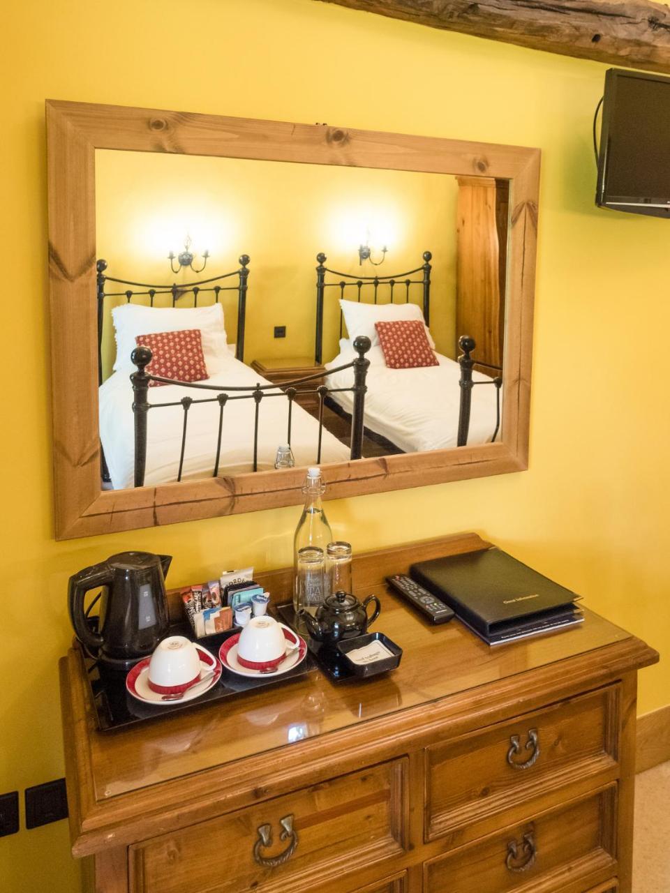 The Wayside And Whisky Barn Hotel Whitbeck Room photo