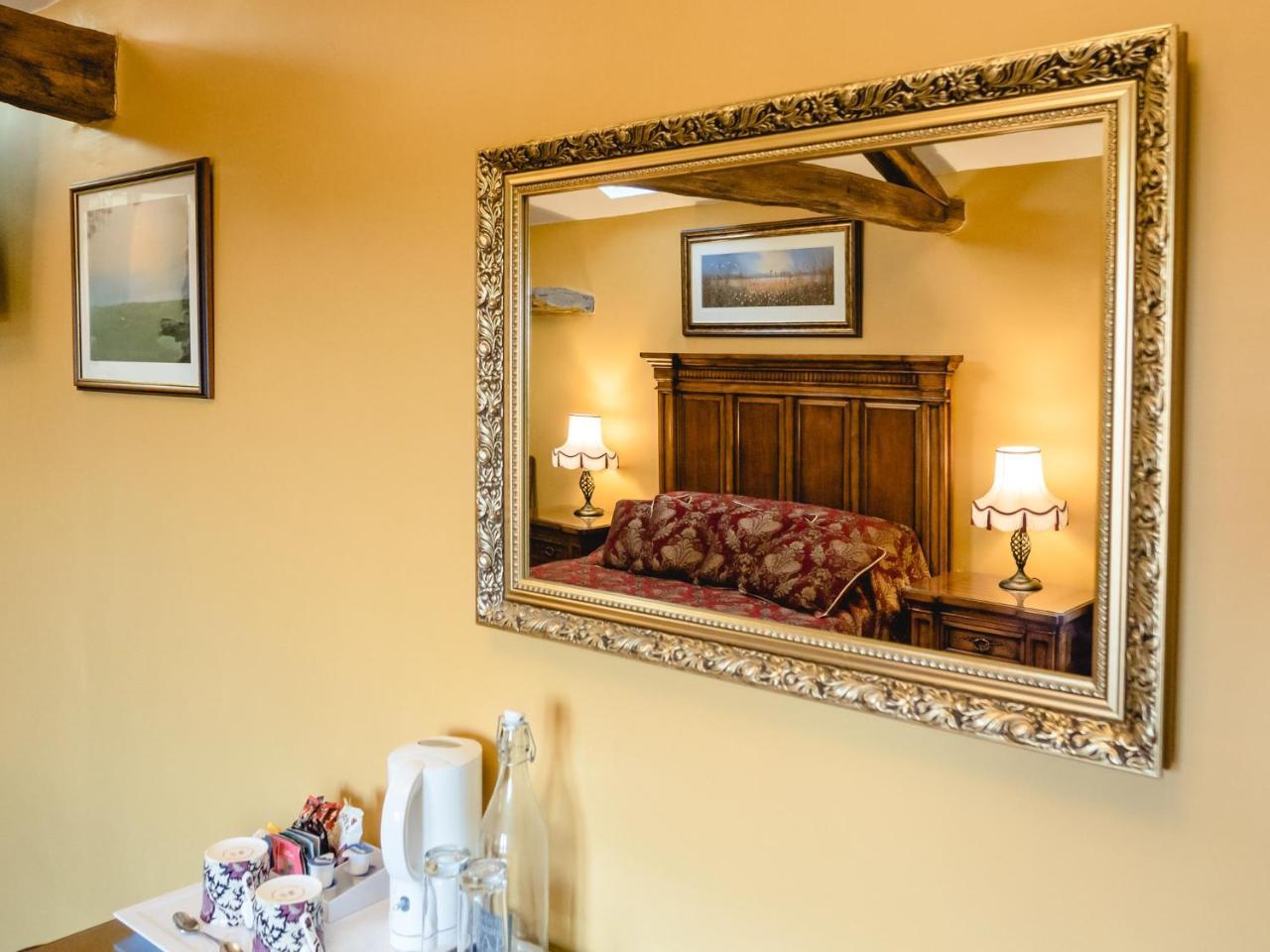 The Wayside And Whisky Barn Hotel Whitbeck Room photo