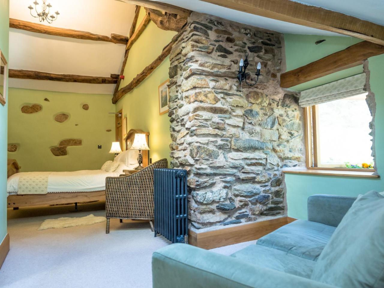 The Wayside And Whisky Barn Hotel Whitbeck Room photo