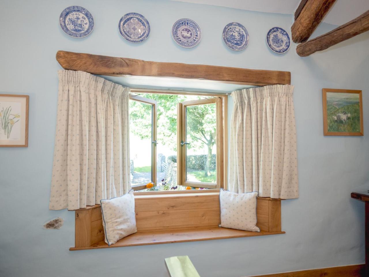 The Wayside And Whisky Barn Hotel Whitbeck Room photo
