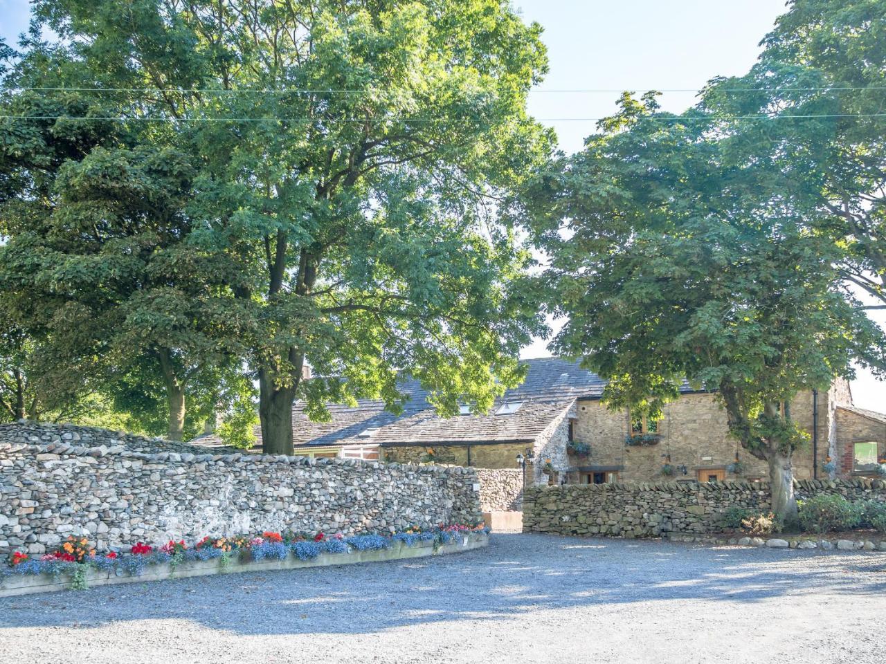 The Wayside And Whisky Barn Hotel Whitbeck Exterior photo