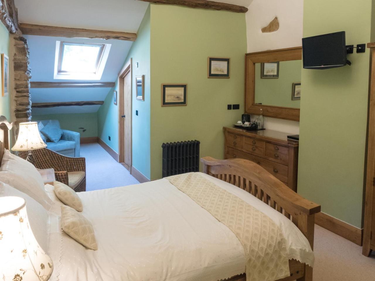 The Wayside And Whisky Barn Hotel Whitbeck Room photo